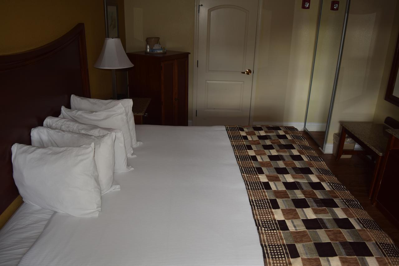 Atkinson Inn & Suites Lumberton Bagian luar foto