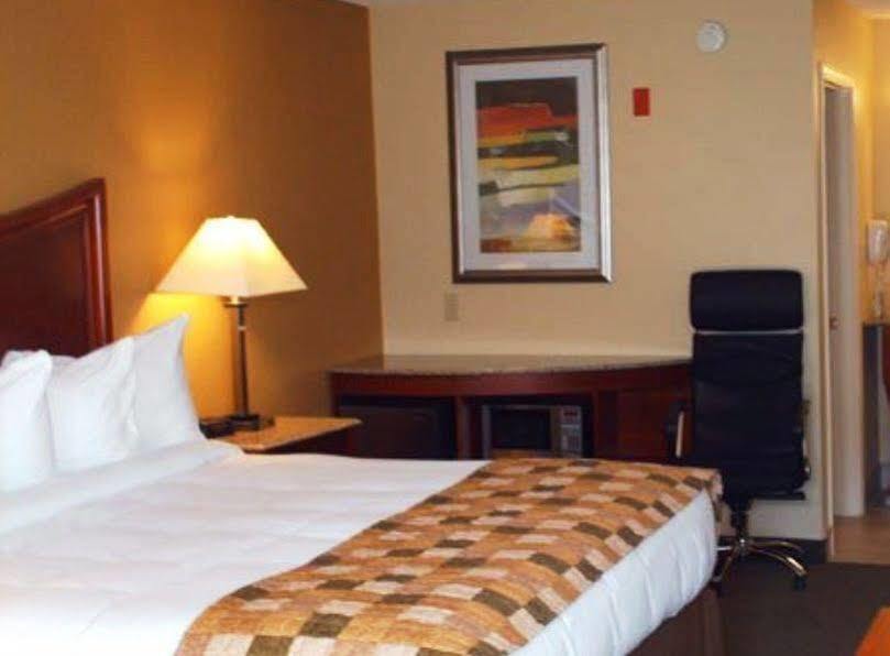 Atkinson Inn & Suites Lumberton Bagian luar foto